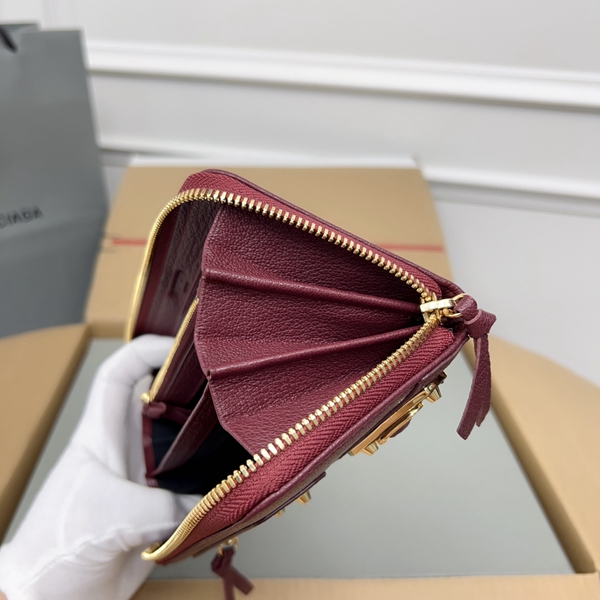 超激安ブランド財布偽物着用イメージ